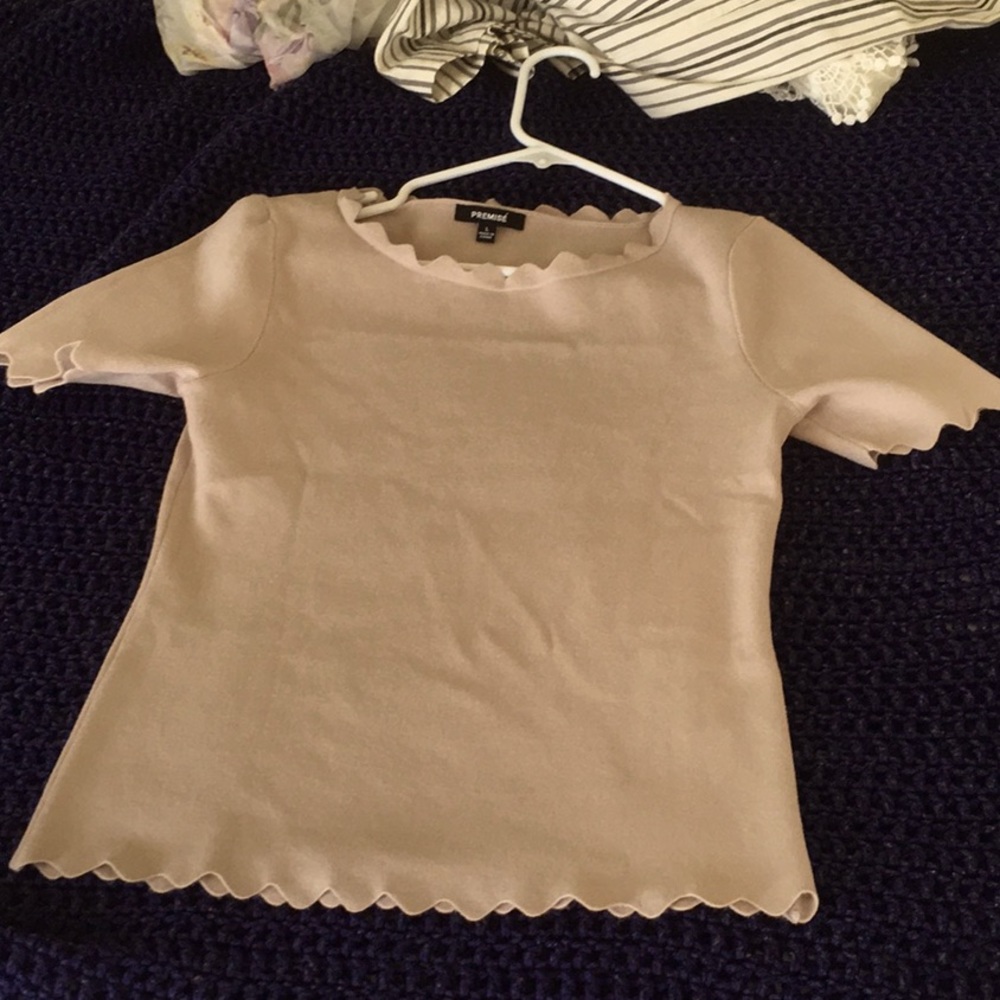 Top scalloped trim